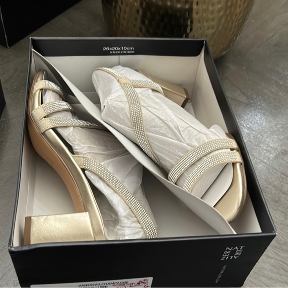 NATURALIZER Vanessa Strappy Sandals (NARROW) - Picture 2 of 14